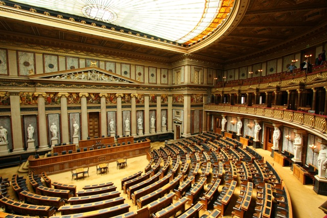 Εντείνονται οι διαπραγματεύσεις για δημιουργία κυβέρνησης στην Αυστρία
