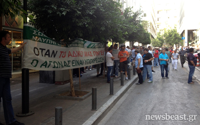 Έφτασαν στο Οικονομικών οι ναυτεργάτες