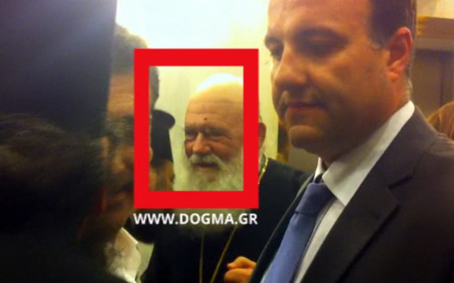 Όταν ο Αρχιεπίσκοπος κλείστηκε στο ασανσέρ