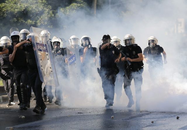 Αποχωρούν από την πλατεία Ταξίμ οι αστυνομικές δυνάμεις