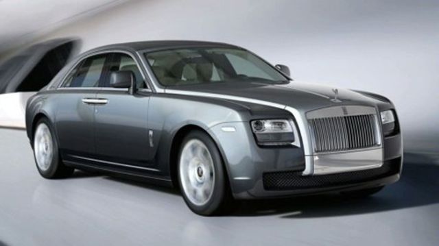 Σκέψεις για crossover από τη Rolls-Royce