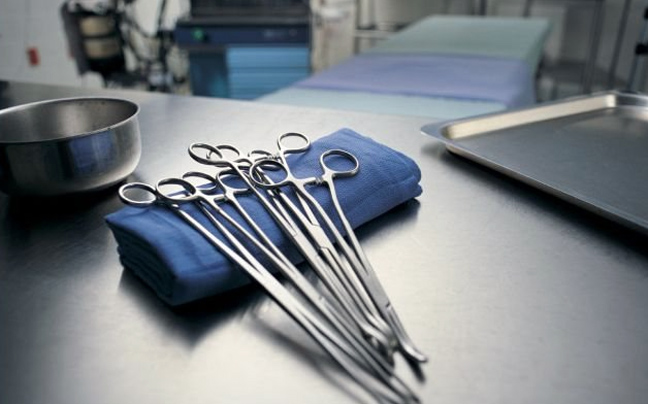 Παρέδωσαν αναλώσιμα ιατρικά υλικά στο νοσοκομείο Κατερίνης