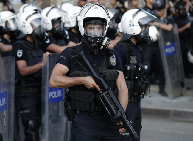 Τουλάχιστον 30 συλλήψεις στην Τουρκία