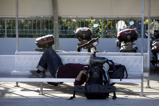 Δεμένο και το «Άγιος Γεώργιος» στον Πειραιά