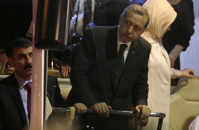 «Αποστασιοποιηθείτε από τις άναρχες διαδηλώσεις»