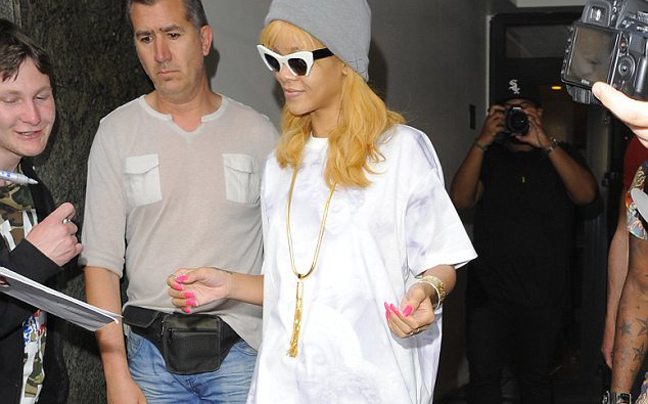 Το ανύπαρκτο σορτς της Rihanna