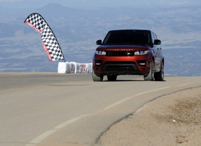 To Range Rover Sport κάνει ρεκόρ στο Pikes Peak