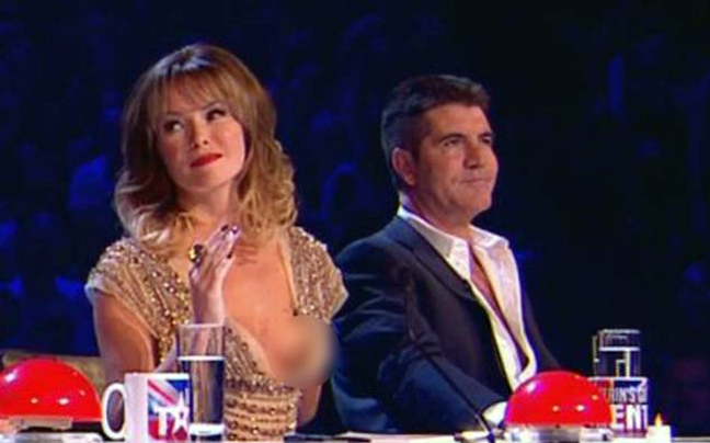 «Ξεμύτισε» το στήθος της Amanda Ηolden