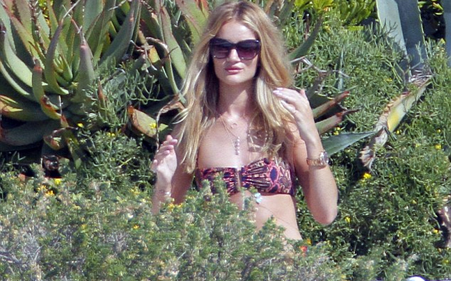 Χάρμα οφθαλμών η Rosie Huntington
