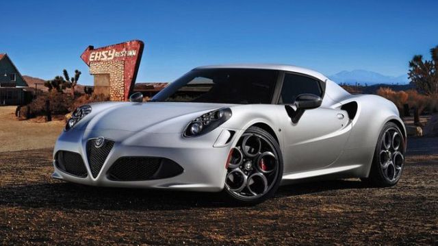 Ετοιμάζονται οι πρώτες Alfa Romeo 4C