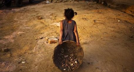 Σαν σκλάβοι δουλεύουν δέκα εκατομμύρια παιδιά σε όλο τον κόσμο