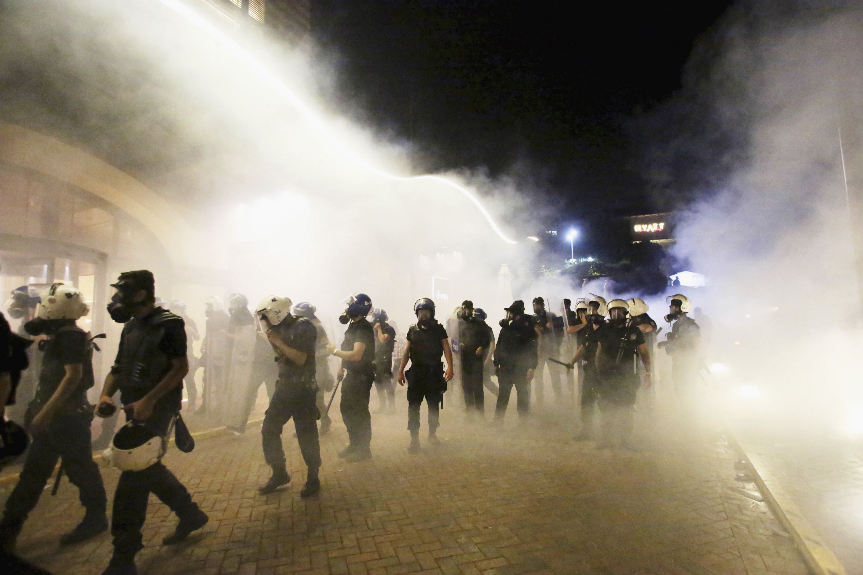 Εκτεταμένη χρήση δακρυγόνων εναντίον φοιτητών στην Τουρκία
