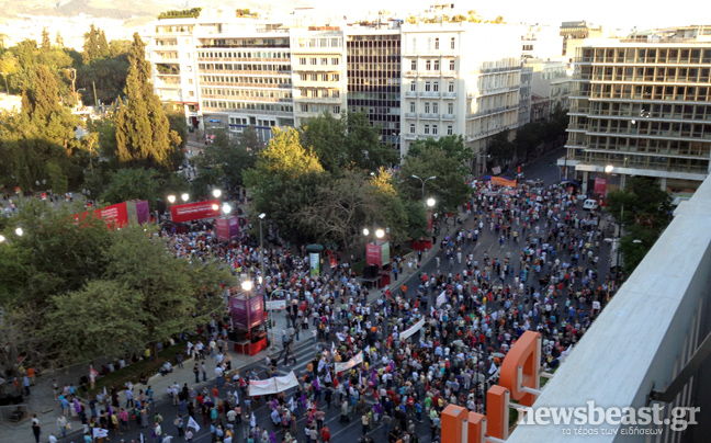 Ξεκίνησε η συγκέντρωση του ΣΥΡΙΖΑ στο Σύνταγμα