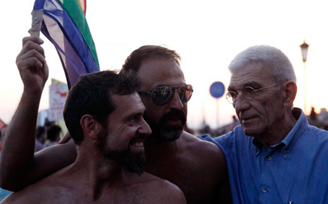 Με αγκαλιές Μπουτάρη και μηνύματα για Άνθιμο το 2ο Gay Pride