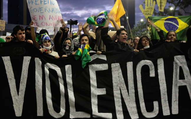 Στιγμιότυπα από τις διαδηλώσεις στη Βραζιλία
