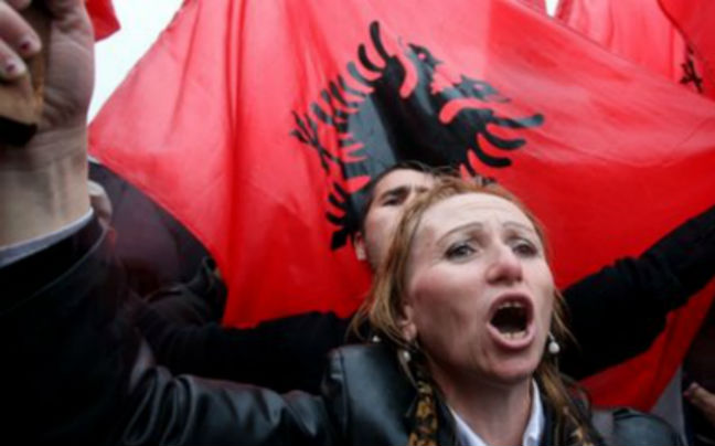 Στις κάλπες προσέρχονται την Κυριακή οι Αλβανοί