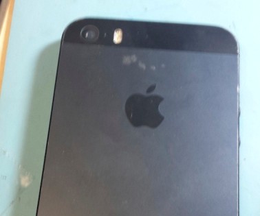 Διέρρευσαν νέες φωτογραφίες του iPhone 5S
