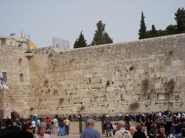 Εκατοντάδες πιστοί προσεύχονται στο Τείχος των Δακρύων… για να βρέξει