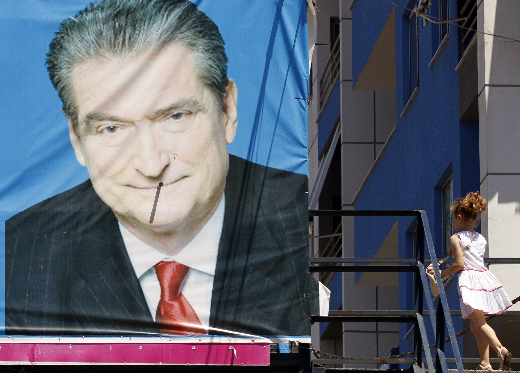 Στις κάλπες προσέρχονται σήμερα οι Αλβανοί