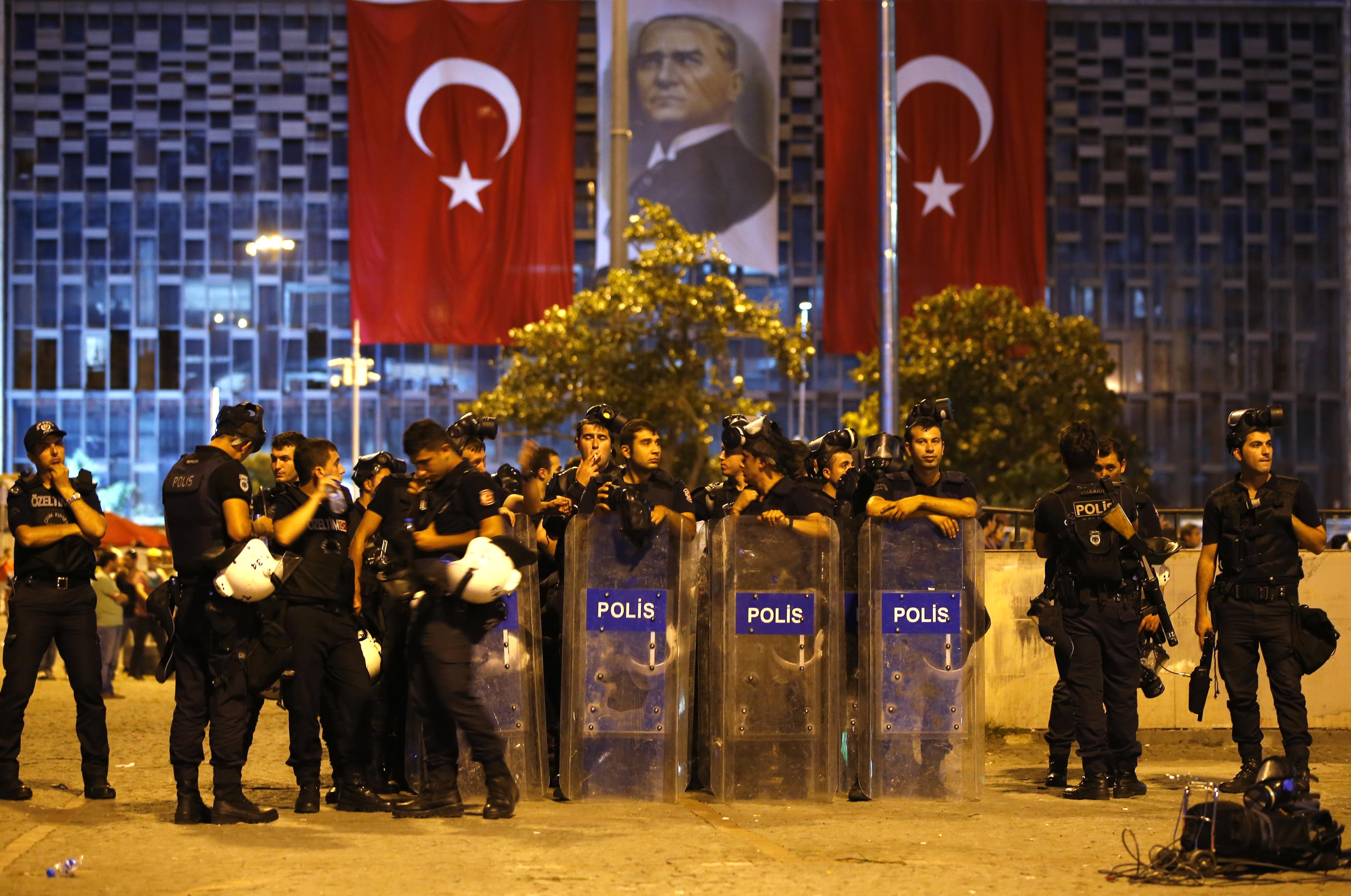 Υπό τον έλεγχο της αστυνομίας η πλατεία Ταξίμ