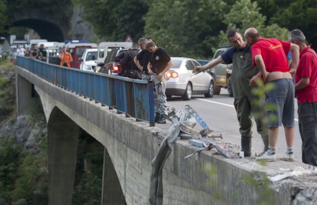 Μια προσευχή για τα θύματα του τροχαίου από τη Ρουμανία