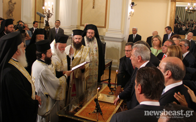 Στιγμιότυπα από την ορκωμοσία της νέας κυβέρνησης