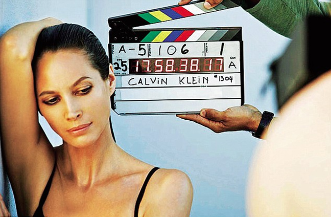 Δυναμική επιστροφή στα 44 για την Christy Turlington