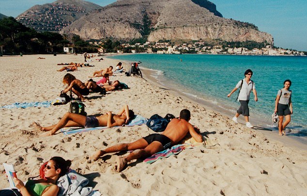 Ιταλός δήμαρχος απαγορεύει τα μπικίνι