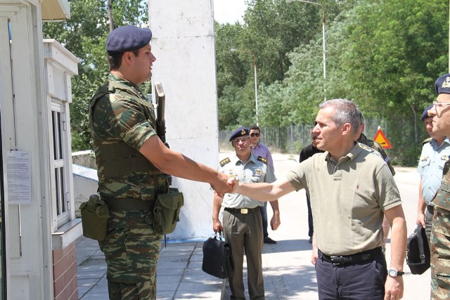 «Προτεραιότητα του υπουργείου Άμυνας τα προβλήματα των ενόπλων δυνάμεων»