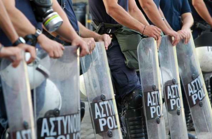 Πέρασαν τα ΜΑΤ για… Παναθηναϊκούς