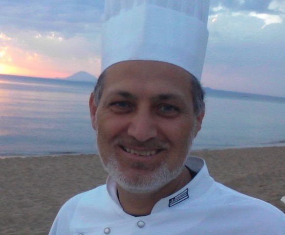 Ο chef Δημήτρης Καραμπίνης