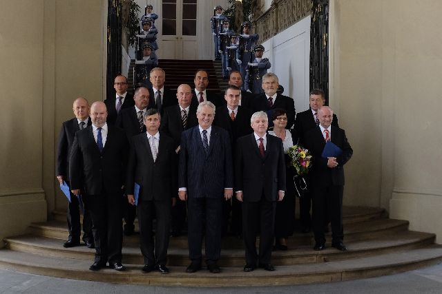 Σε πήλινα πόδια η κυβέρνηση τεχνοκρατών στην Τσεχία