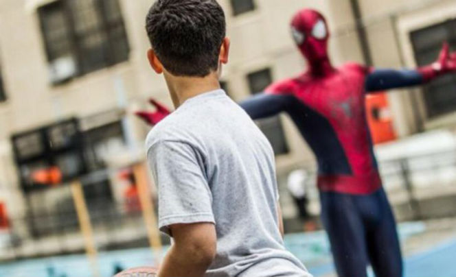 Ο Spiderman παίζει μπάσκετ!