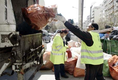 Μάζευαν τα απορρίμματα στην Πάτρα