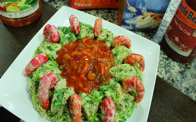 Πράσινη σαλάτα με ρύζι και γαρίδες
