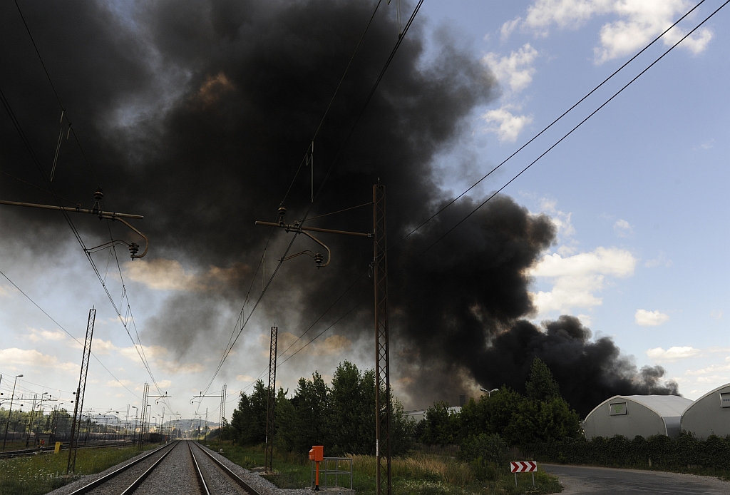 Μαίνεται η πυρκαγιά στο εργοστάσιο ανακύκλωση της Σλοβενίας