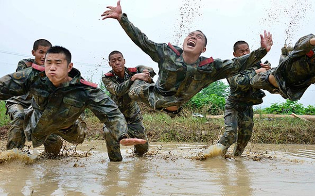 Σκληρές ασκήσεις στον κινεζικό στρατό