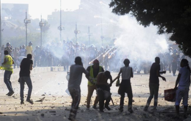 Αστυνομικοί με πολιτικά άνοιξαν πυρ σε πορεία στο Κάιρο