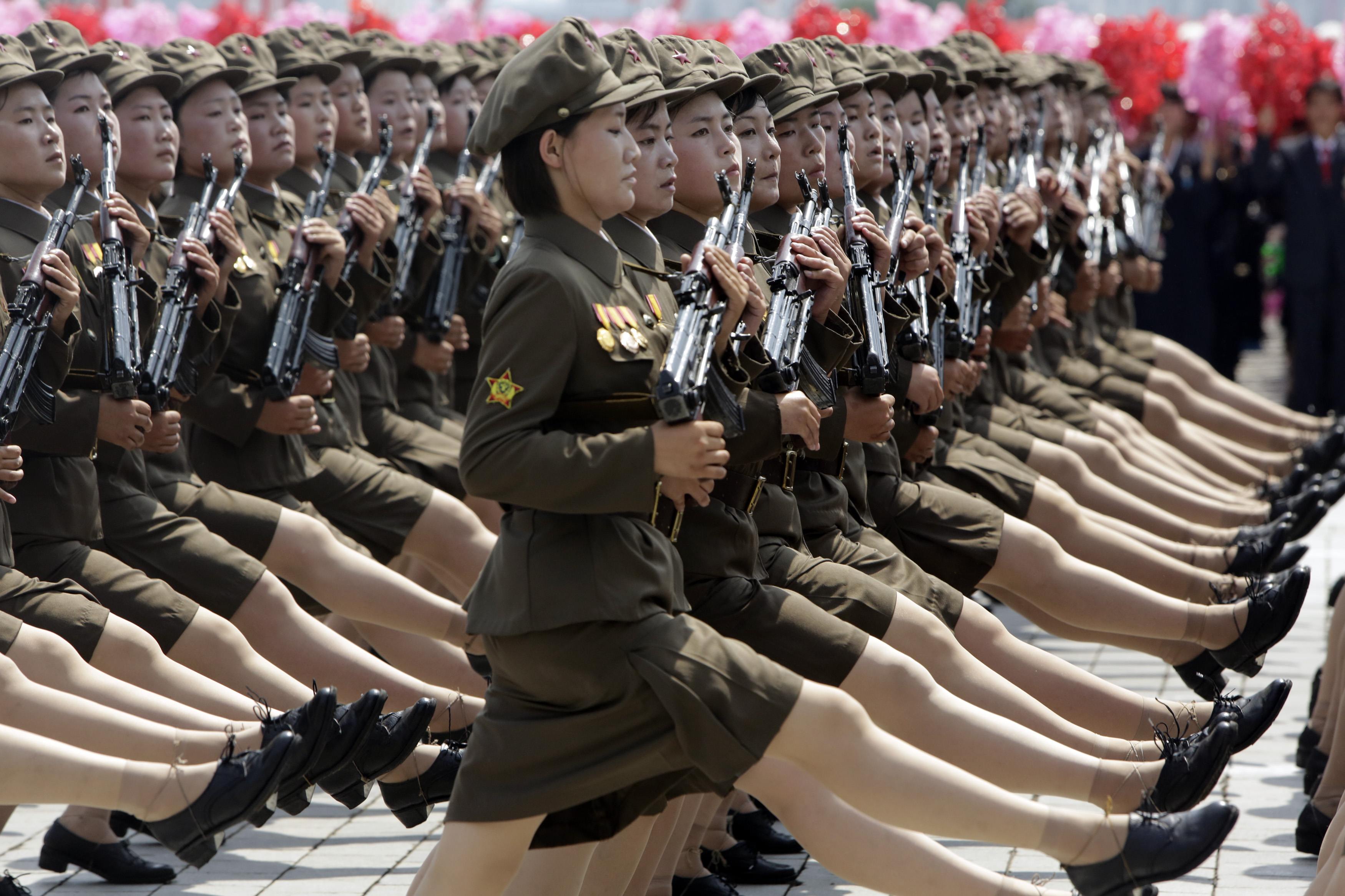 Μεγαλειώδης στρατιωτική παρέλαση στην Πιονγιάνγκ