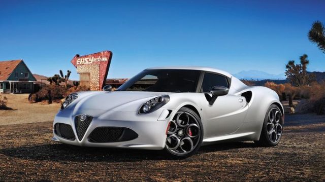 H Alfa Romeo 4C σε ρόλο Safety Car