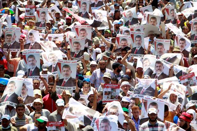 Συνεχίζονται οι καθιστικές διαμαρτυρίες στο Κάιρο