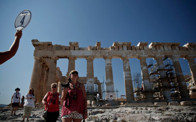New York Times: Η Ελλάδα επιστρέφει στα βασικά