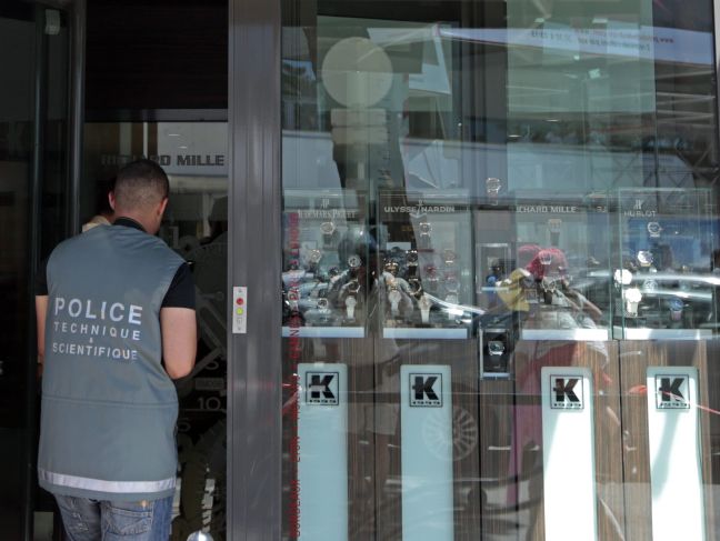 «Χρυσή» αμοιβή για τα κλεμμένα κοσμήματα στις Κάννες