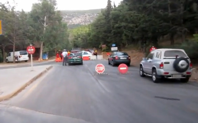 Περιορίζει τη διέλευση οχημάτων η ΕΛ.ΑΣ.