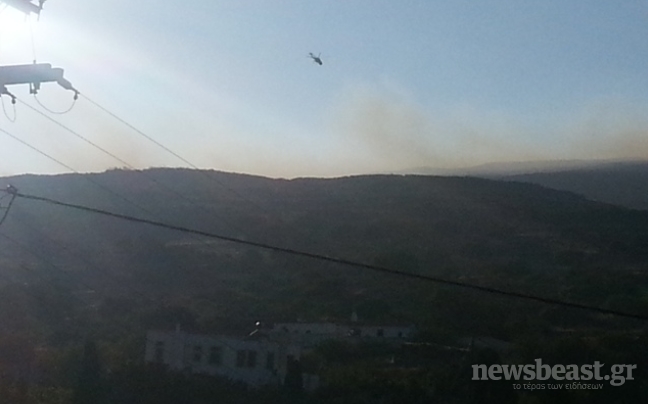 Μαίνεται η πυρκαγιά στην Άνδρο