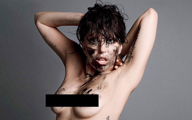H Lady Gaga βουτήχτηκε στη λάσπη