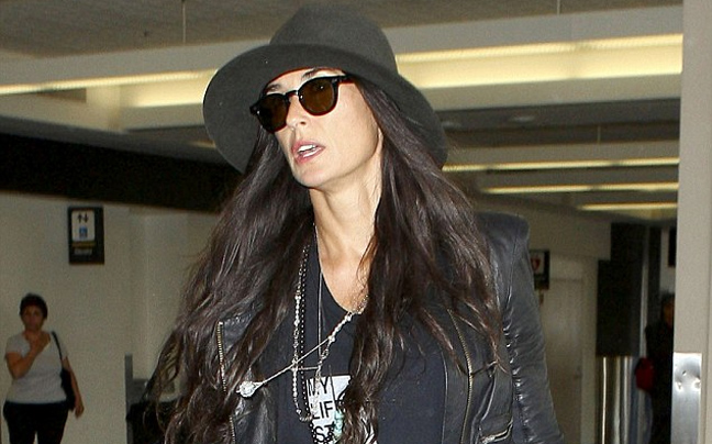 Φουλ του μαύρου η Demi Moore