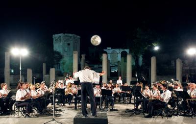 Πανσέληνος στο λόφο του Φιλιπάππου