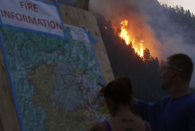 Σε πύρινο κλοιό το Sun Valley στις ΗΠΑ