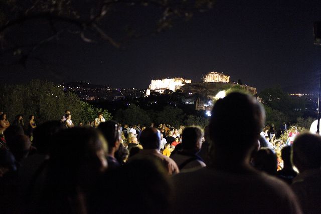 Μαγευτική πανσέληνος στου Φιλοπάππου